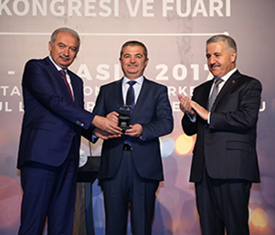 Rektörümüze Plaket Takdimi