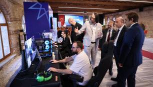 OECD heyeti Yıldız Teknik Üniversitesi'nde genç girişimcilerle buluştu