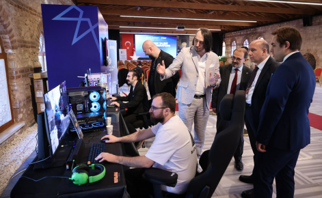 OECD heyeti Yıldız Teknik Üniversitesi'nde genç girişimcilerle buluştu